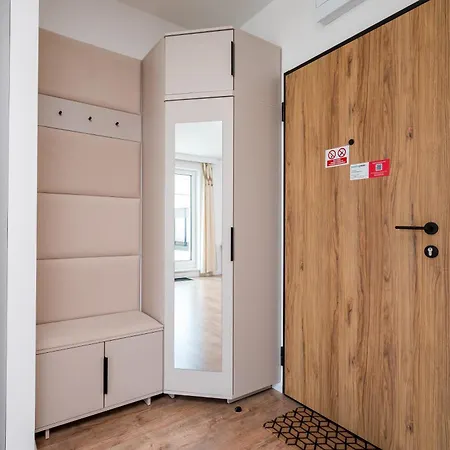 Апартаменти Lopuszanska Modern With Balcony Варшава