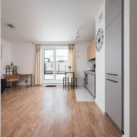 Lopuszanska Modern With Balcony Апартаменти Варшава